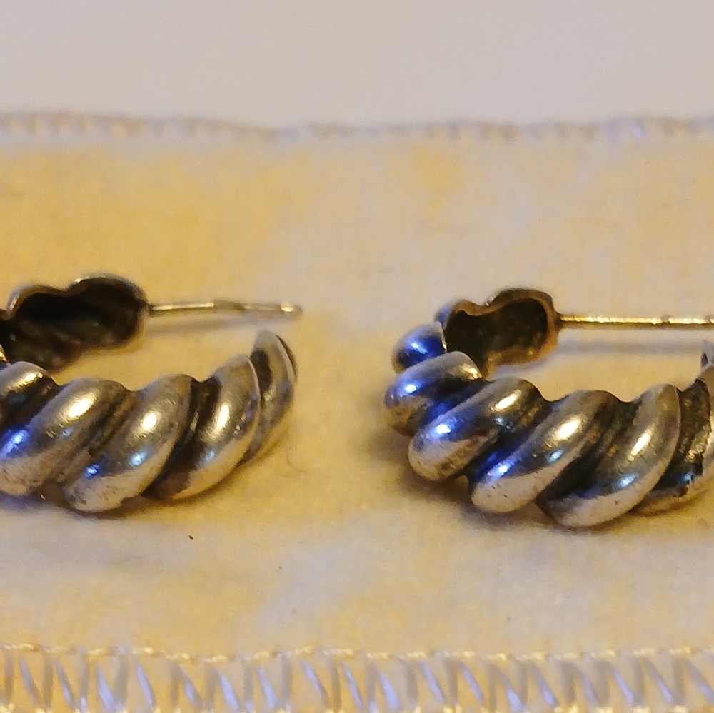 Retired James Avery Fluted Loop Ear Posts - image 8